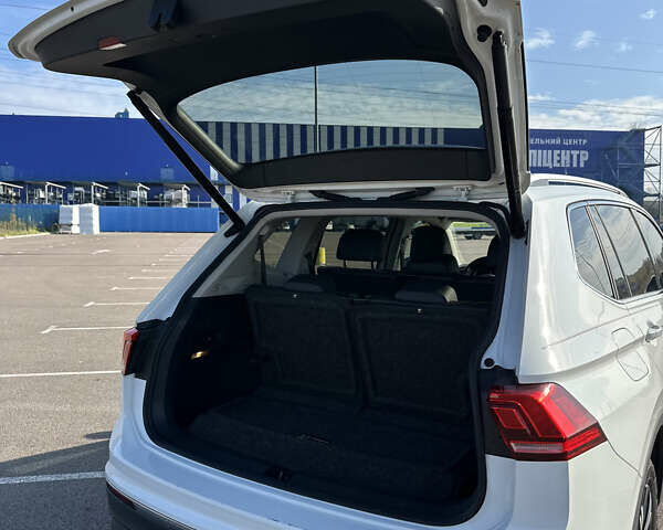 Белый Фольксваген Тигуан, объемом двигателя 2 л и пробегом 192 тыс. км за 17200 $, фото 25 на Automoto.ua