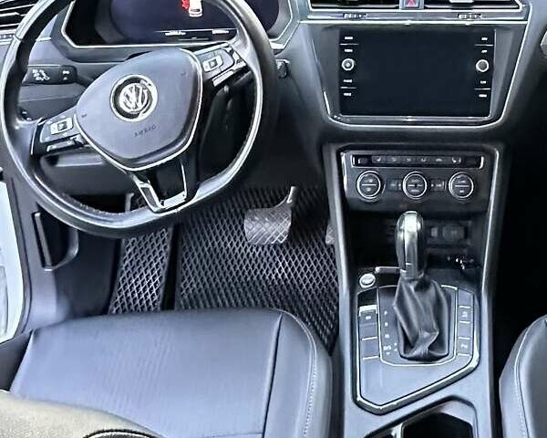 Белый Фольксваген Тигуан, объемом двигателя 1.98 л и пробегом 123 тыс. км за 23000 $, фото 25 на Automoto.ua