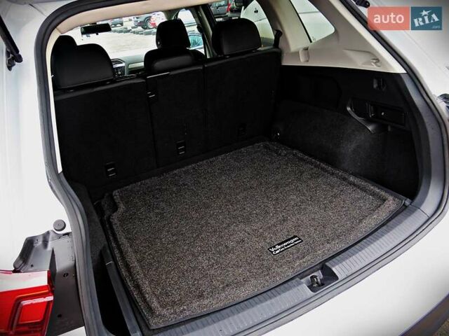 Білий Фольксваген Тігуан, об'ємом двигуна 2 л та пробігом 110 тис. км за 17800 $, фото 19 на Automoto.ua
