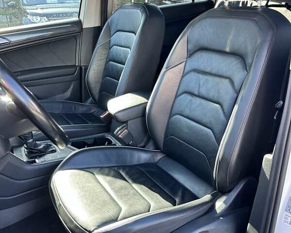 Белый Фольксваген Тигуан, объемом двигателя 2 л и пробегом 120 тыс. км за 24200 $, фото 22 на Automoto.ua