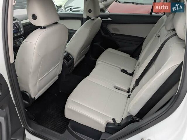 Білий Фольксваген Тігуан, об'ємом двигуна 1.98 л та пробігом 123 тис. км за 17550 $, фото 32 на Automoto.ua