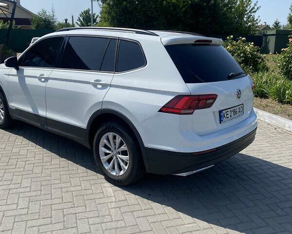 Білий Фольксваген Тігуан, об'ємом двигуна 1.98 л та пробігом 118 тис. км за 17000 $, фото 6 на Automoto.ua