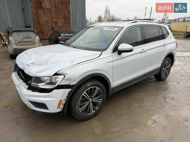 Белый Фольксваген Тигуан, объемом двигателя 2 л и пробегом 133 тыс. км за 11999 $, фото 4 на Automoto.ua