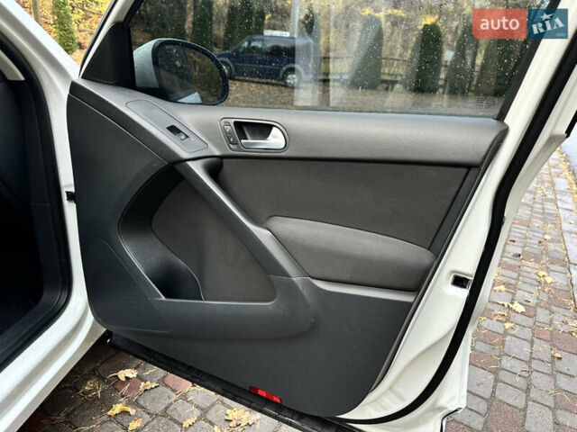 Белый Фольксваген Тигуан, объемом двигателя 1.98 л и пробегом 135 тыс. км за 12899 $, фото 59 на Automoto.ua