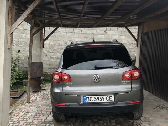 Белый Фольксваген Тигуан, объемом двигателя 2 л и пробегом 220 тыс. км за 11500 $, фото 2 на Automoto.ua