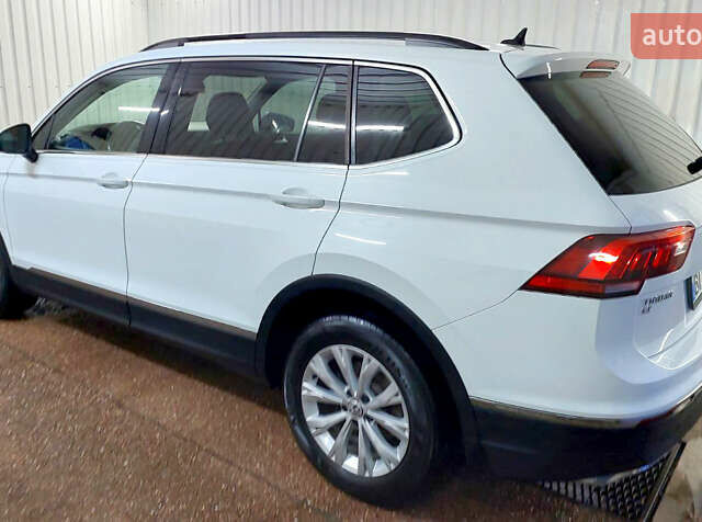 Білий Фольксваген Тігуан, об'ємом двигуна 2 л та пробігом 145 тис. км за 23600 $, фото 61 на Automoto.ua