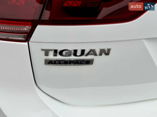 Білий Фольксваген Тігуан, об'ємом двигуна 2 л та пробігом 66 тис. км за 30999 $, фото 40 на Automoto.ua