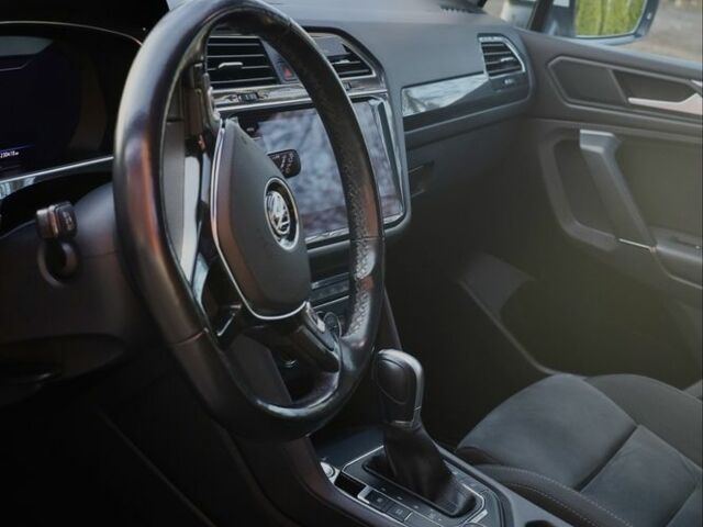 Белый Фольксваген Тигуан, объемом двигателя 2 л и пробегом 243 тыс. км за 24000 $, фото 3 на Automoto.ua