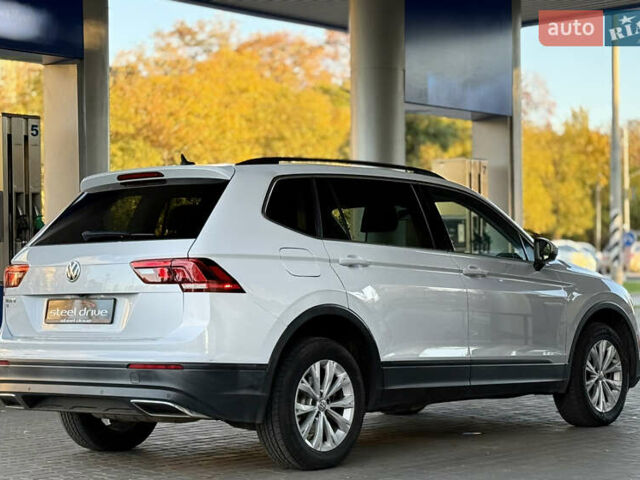 Белый Фольксваген Тигуан, объемом двигателя 2 л и пробегом 117 тыс. км за 17999 $, фото 5 на Automoto.ua