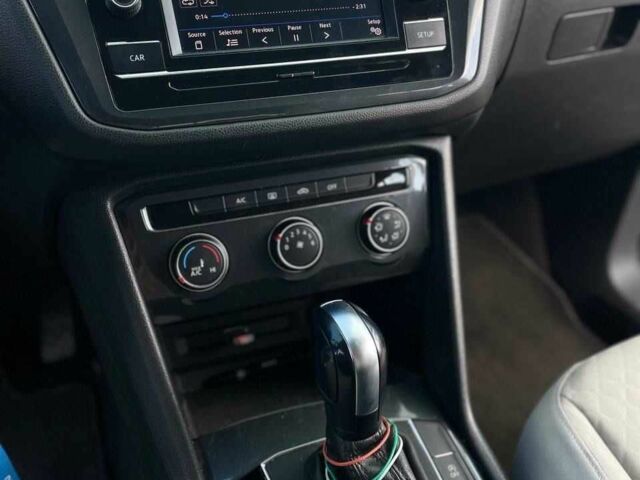 Белый Фольксваген Тигуан, объемом двигателя 2 л и пробегом 198 тыс. км за 16000 $, фото 2 на Automoto.ua