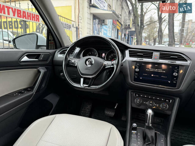 Белый Фольксваген Тигуан, объемом двигателя 1.98 л и пробегом 99 тыс. км за 20999 $, фото 34 на Automoto.ua