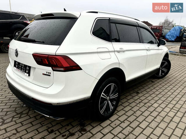 Белый Фольксваген Тигуан, объемом двигателя 1.98 л и пробегом 252 тыс. км за 14499 $, фото 4 на Automoto.ua