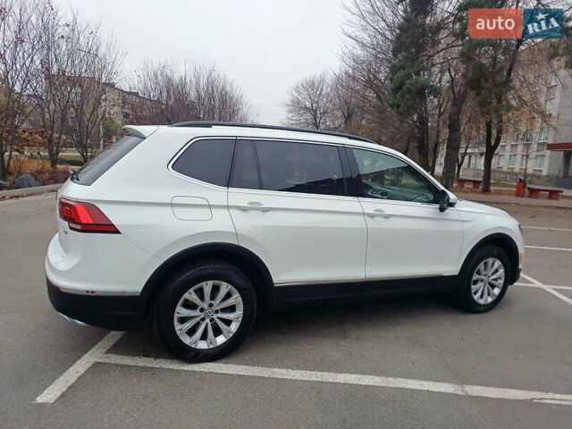 Білий Фольксваген Тігуан, об'ємом двигуна 2 л та пробігом 145 тис. км за 23600 $, фото 48 на Automoto.ua