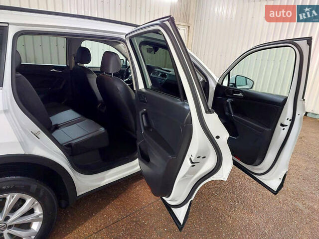 Білий Фольксваген Тігуан, об'ємом двигуна 2 л та пробігом 145 тис. км за 23600 $, фото 69 на Automoto.ua