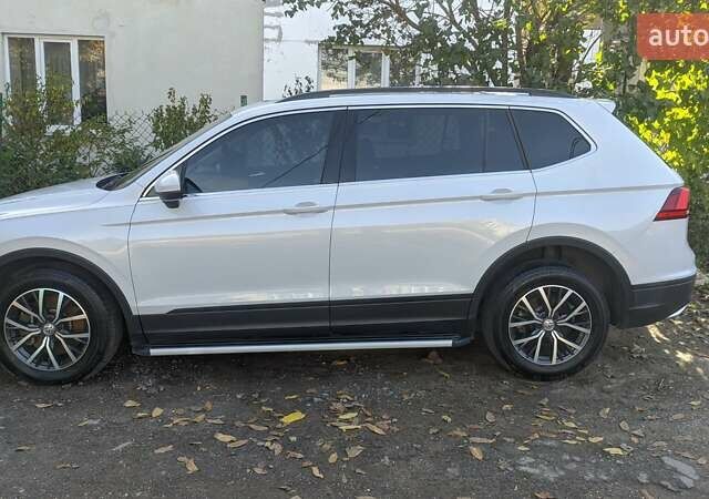 Белый Фольксваген Тигуан, объемом двигателя 2 л и пробегом 106 тыс. км за 22700 $, фото 5 на Automoto.ua