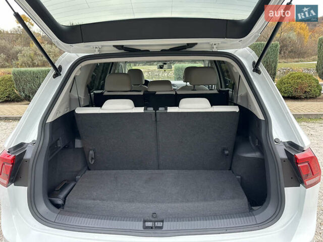 Білий Фольксваген Тігуан, об'ємом двигуна 2 л та пробігом 134 тис. км за 18500 $, фото 35 на Automoto.ua