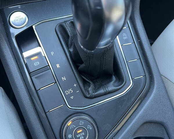 Белый Фольксваген Тигуан, объемом двигателя 2 л и пробегом 91 тыс. км за 21000 $, фото 4 на Automoto.ua