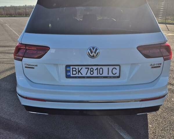 Белый Фольксваген Тигуан, объемом двигателя 1.98 л и пробегом 160 тыс. км за 29000 $, фото 1 на Automoto.ua