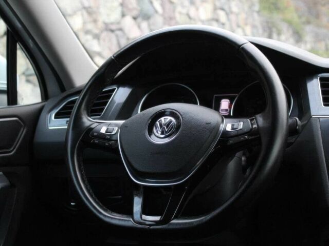 Белый Фольксваген Тигуан, объемом двигателя 2 л и пробегом 33 тыс. км за 15100 $, фото 9 на Automoto.ua