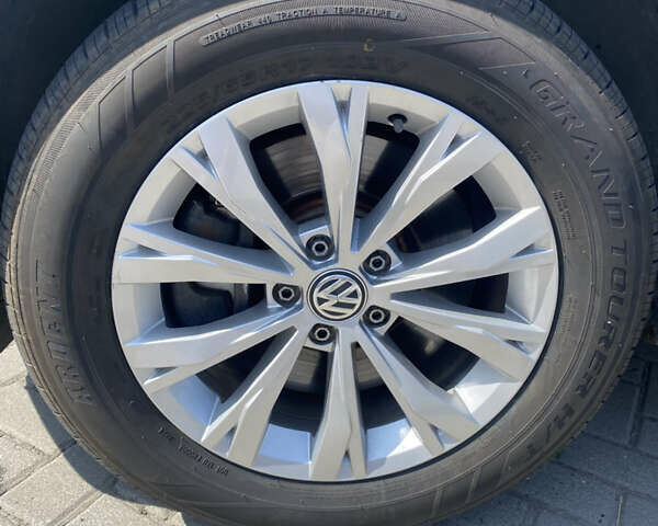 Білий Фольксваген Тігуан, об'ємом двигуна 1.98 л та пробігом 118 тис. км за 17000 $, фото 20 на Automoto.ua