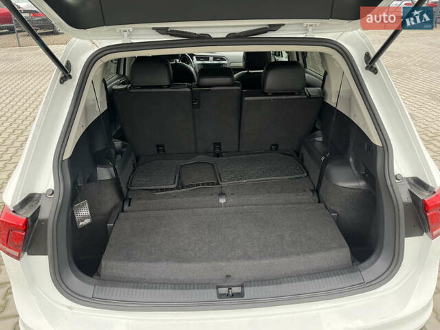 Белый Фольксваген Тигуан, объемом двигателя 2 л и пробегом 112 тыс. км за 17800 $, фото 15 на Automoto.ua