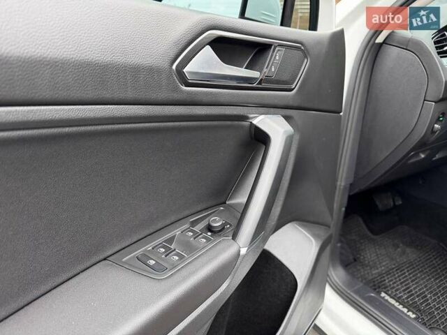 Белый Фольксваген Тигуан, объемом двигателя 2 л и пробегом 135 тыс. км за 21500 $, фото 28 на Automoto.ua