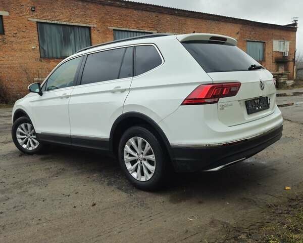 Білий Фольксваген Тігуан, об'ємом двигуна 2 л та пробігом 139 тис. км за 17200 $, фото 4 на Automoto.ua