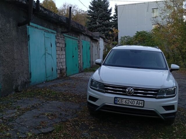 Белый Фольксваген Тигуан, объемом двигателя 2 л и пробегом 60 тыс. км за 20500 $, фото 2 на Automoto.ua