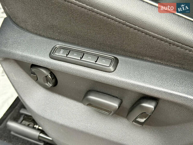 Білий Фольксваген Тігуан, об'ємом двигуна 2 л та пробігом 66 тис. км за 30999 $, фото 48 на Automoto.ua