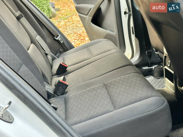 Белый Фольксваген Тигуан, объемом двигателя 1.98 л и пробегом 135 тыс. км за 12899 $, фото 39 на Automoto.ua