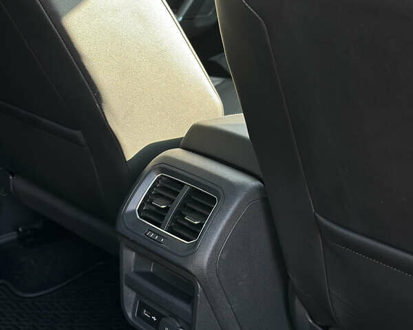 Белый Фольксваген Тигуан, объемом двигателя 2 л и пробегом 192 тыс. км за 17200 $, фото 51 на Automoto.ua