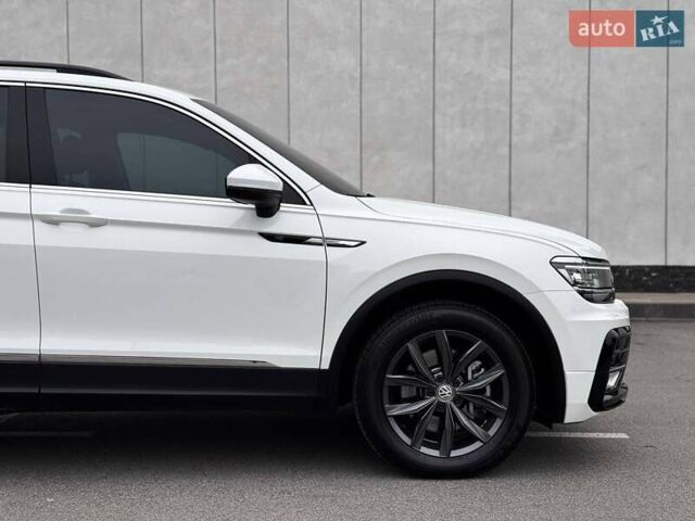Белый Фольксваген Тигуан, объемом двигателя 2 л и пробегом 135 тыс. км за 21500 $, фото 13 на Automoto.ua