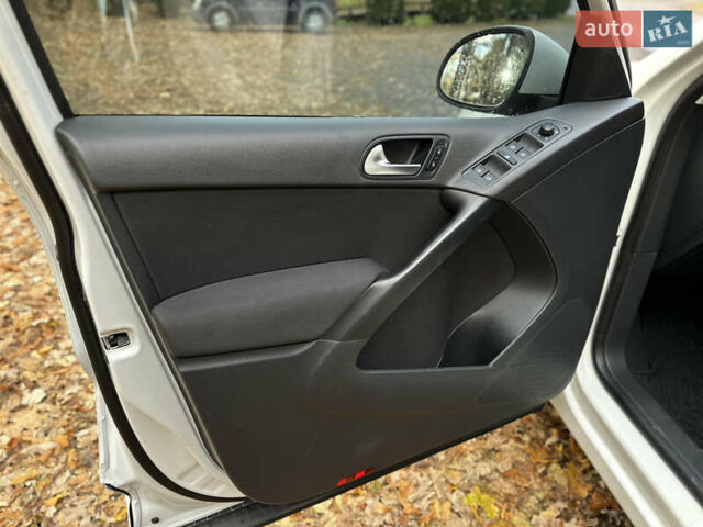 Белый Фольксваген Тигуан, объемом двигателя 1.98 л и пробегом 135 тыс. км за 12899 $, фото 34 на Automoto.ua