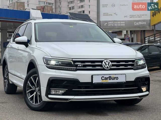 Белый Фольксваген Тигуан, объемом двигателя 2 л и пробегом 64 тыс. км за 17900 $, фото 3 на Automoto.ua