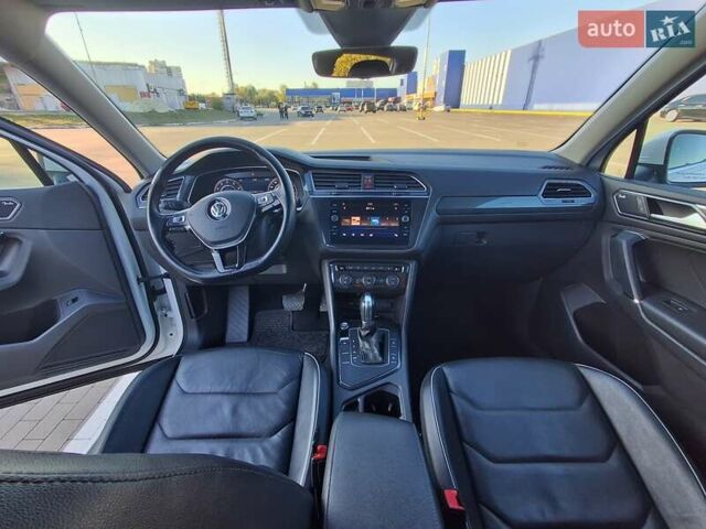 Білий Фольксваген Тігуан, об'ємом двигуна 2 л та пробігом 120 тис. км за 23400 $, фото 19 на Automoto.ua