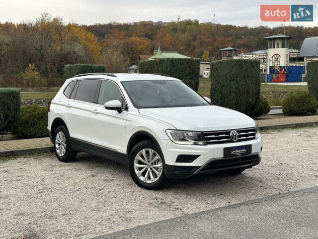 Білий Фольксваген Тігуан, об'ємом двигуна 2 л та пробігом 134 тис. км за 18500 $, фото 4 на Automoto.ua