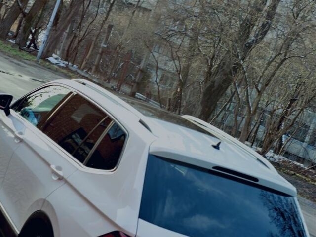 Белый Фольксваген Тигуан, объемом двигателя 2 л и пробегом 243 тыс. км за 24000 $, фото 7 на Automoto.ua