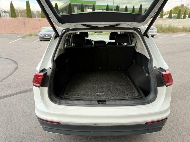 Белый Фольксваген Тигуан, объемом двигателя 2 л и пробегом 175 тыс. км за 18399 $, фото 12 на Automoto.ua