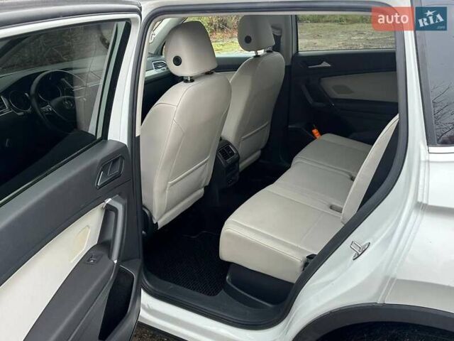 Белый Фольксваген Тигуан, объемом двигателя 2 л и пробегом 123 тыс. км за 17500 $, фото 9 на Automoto.ua