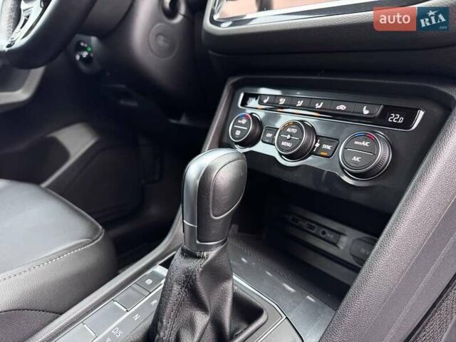 Белый Фольксваген Тигуан, объемом двигателя 2 л и пробегом 135 тыс. км за 21500 $, фото 21 на Automoto.ua