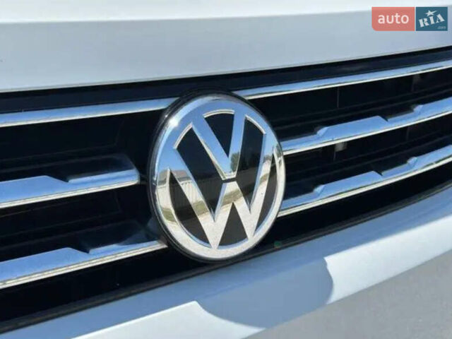Белый Фольксваген Тигуан, объемом двигателя 1.98 л и пробегом 120 тыс. км за 19999 $, фото 6 на Automoto.ua