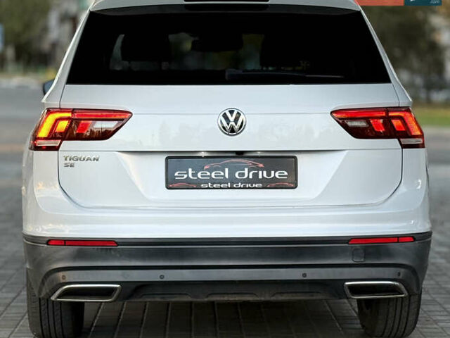 Белый Фольксваген Тигуан, объемом двигателя 2 л и пробегом 117 тыс. км за 17999 $, фото 3 на Automoto.ua