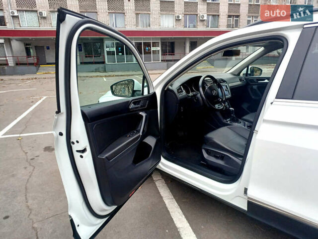 Білий Фольксваген Тігуан, об'ємом двигуна 2 л та пробігом 145 тис. км за 23600 $, фото 31 на Automoto.ua