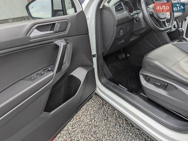 Белый Фольксваген Тигуан, объемом двигателя 2 л и пробегом 160 тыс. км за 18300 $, фото 15 на Automoto.ua