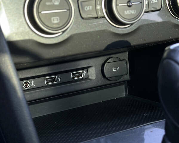 Белый Фольксваген Тигуан, объемом двигателя 2 л и пробегом 192 тыс. км за 17200 $, фото 69 на Automoto.ua