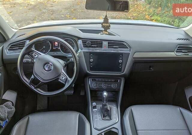 Белый Фольксваген Тигуан, объемом двигателя 2 л и пробегом 106 тыс. км за 22700 $, фото 7 на Automoto.ua