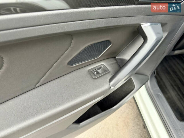 Білий Фольксваген Тігуан, об'ємом двигуна 2 л та пробігом 66 тис. км за 30999 $, фото 70 на Automoto.ua