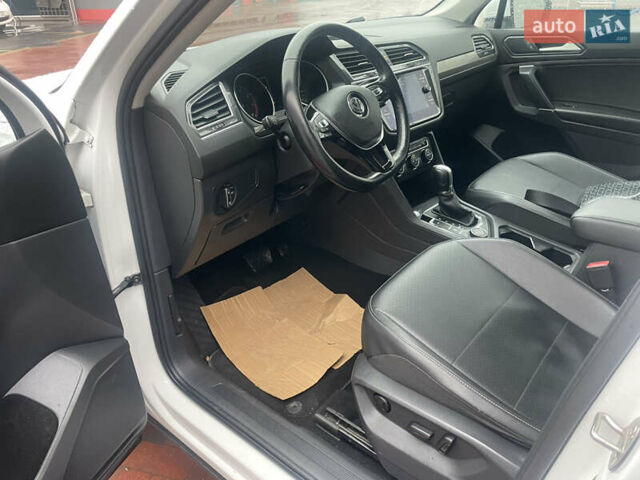 Белый Фольксваген Тигуан, объемом двигателя 1.98 л и пробегом 129 тыс. км за 17950 $, фото 29 на Automoto.ua