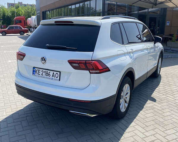 Білий Фольксваген Тігуан, об'ємом двигуна 1.98 л та пробігом 118 тис. км за 17000 $, фото 9 на Automoto.ua