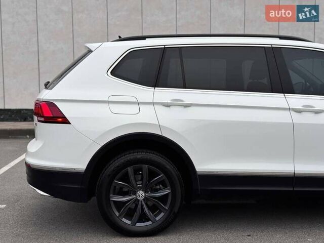 Белый Фольксваген Тигуан, объемом двигателя 2 л и пробегом 135 тыс. км за 21500 $, фото 15 на Automoto.ua